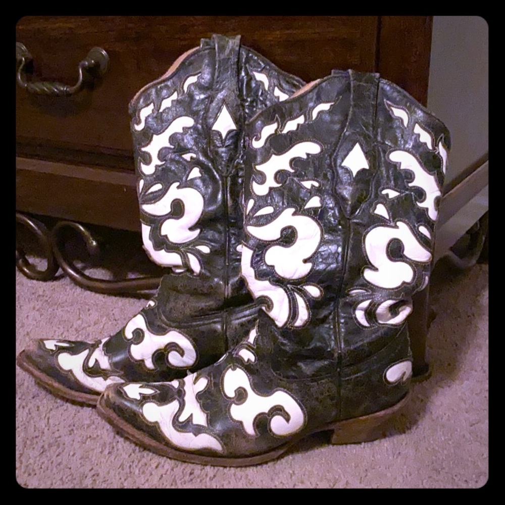Corral Cowboy Boots for women, black and white